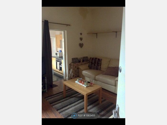 1 Bedroom Flat To Rent In Front Street, York, YO24