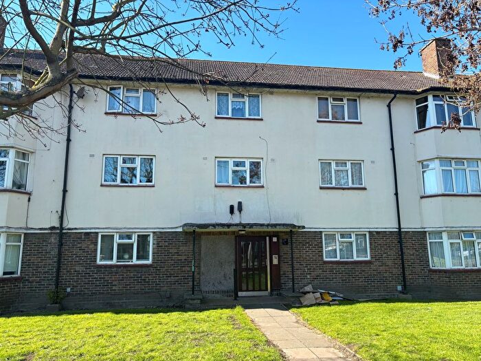 2 Bedroom Flat For Sale In Dagenham Road, Romford, RM7