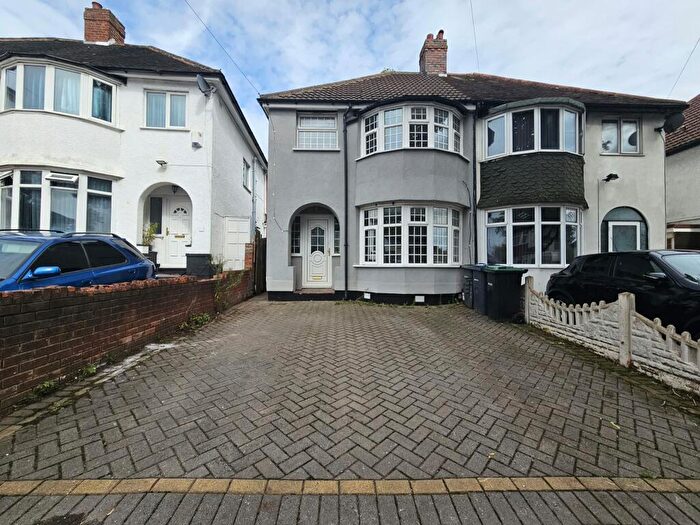 3 Bedroom House To Rent In Derrydown Road, Birmingham, B42