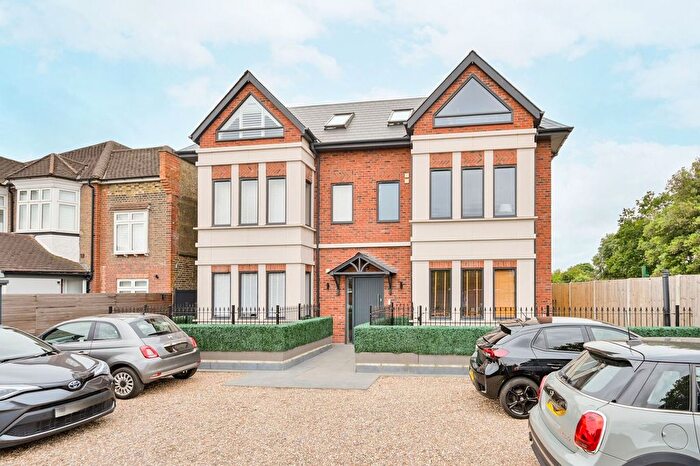 2 Bedroom Flat To Rent In Gunnersbury Avenue, Ealing, London, W5