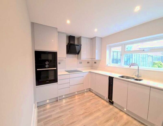 3 Bedroom Detached House To Rent In Walgrave Road Dunstable, Dunstable, LU5