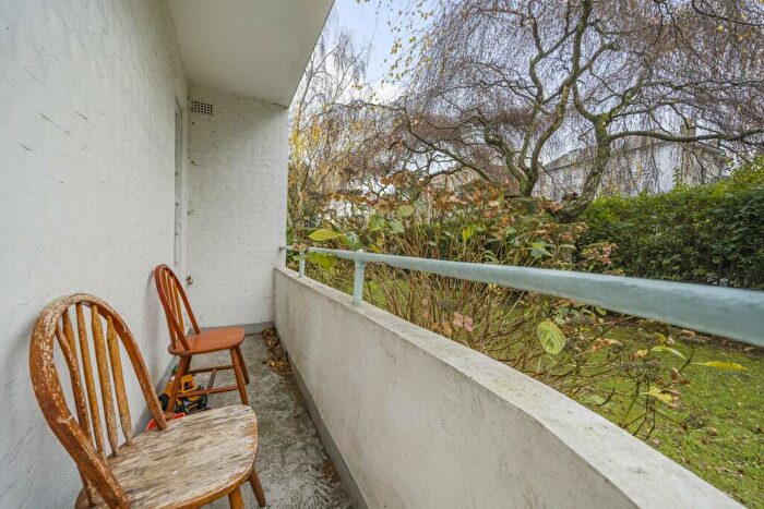 2 Bedroom Flat For Sale In Haverstock Hill, Belsize Park, NW3