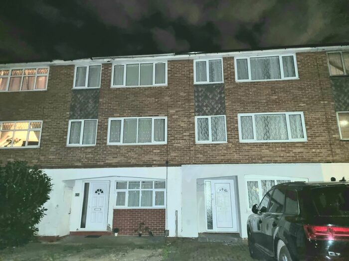 4 Bedroom Terraced House To Rent In Charlotte Gardens, Romford, Essex RM5