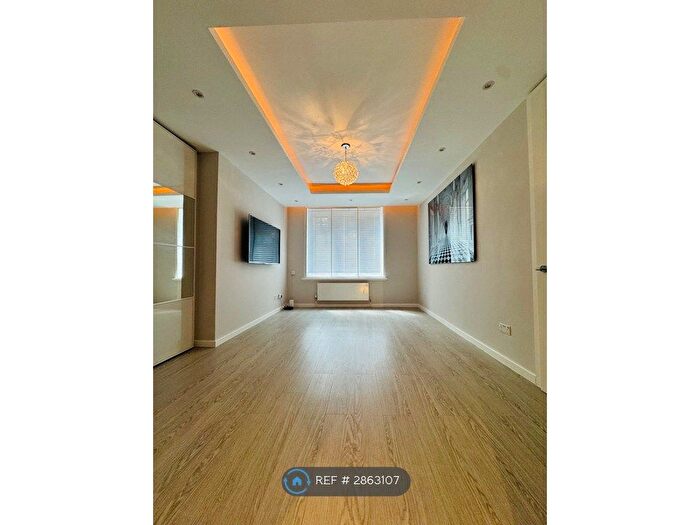 2 Bedroom Flat To Rent In Hillsborough Court, London, NW6