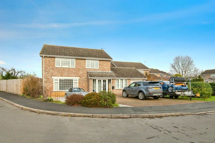 5 Bedroom Detached House For Sale In Aragon Place, Kimbolton, Huntingdon, PE28