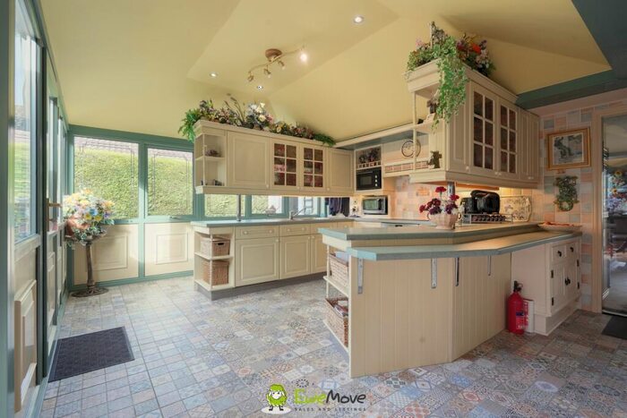 4 Bedroom Detached Bungalow For Sale In Lindholme, Scotter, Gainsborough, DN21