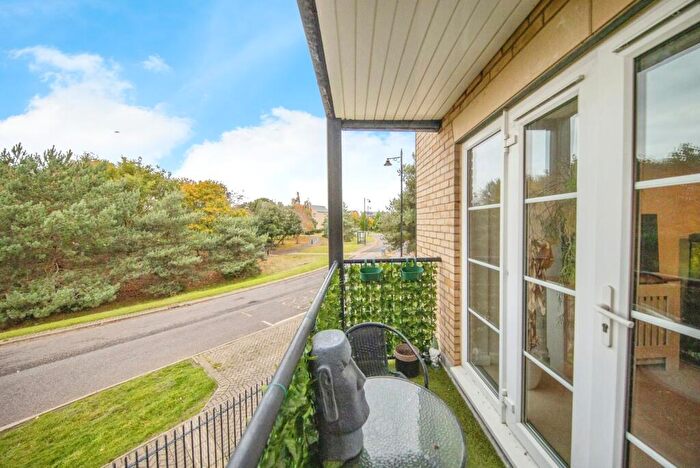 2 Bedroom Flat For Sale In Alnesbourn Crescent, Ipswich, Suffolk, IP3