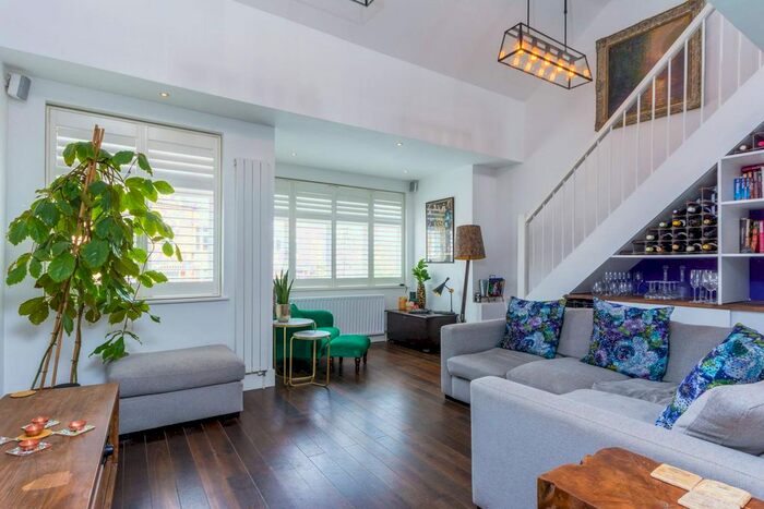 2 Bedroom Flat To Rent In Oxford Road South, Chiswick, London, W4