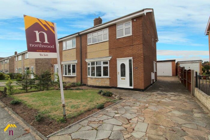 3 Bedroom Semi-Detached House To Rent In Bretby Close, Cantley, Doncaster, DN4