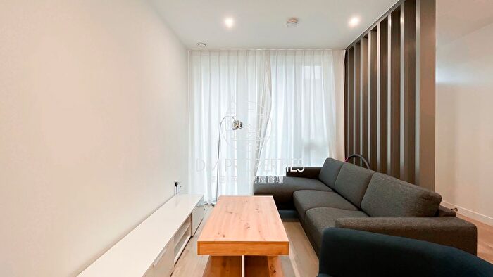 4 Bedroom Flat To Rent In Springpark Drive, London, N4