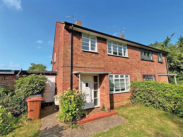 3 Bedroom Semi-Detached House For Sale In Howlands, Welwyn Garden City, AL7