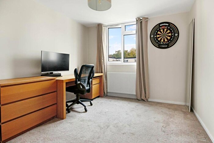 2 Bedroom Flat For Sale In Hambleden Court, Bracknell, RG12