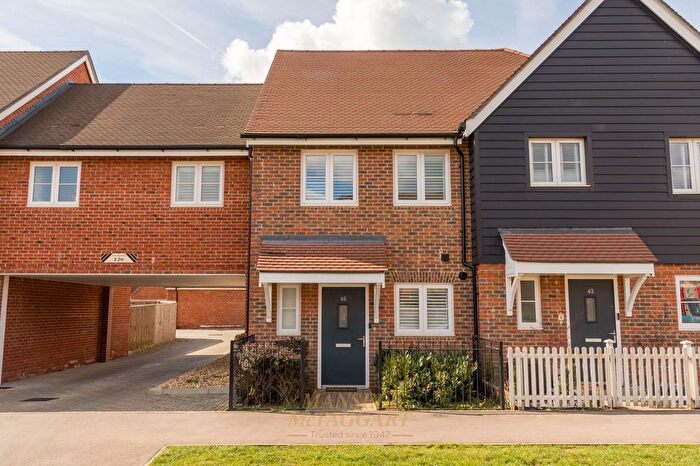 3 Bedroom Semi Detached House For Sale In Webber Street, Horley, RH6