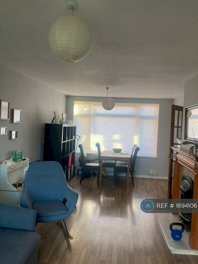 3 Bedroom Terraced House To Rent In Camp Drive, Houghton Regis, LU5