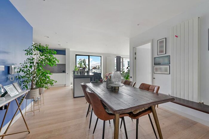 3 Bedroom Flat For Sale In Pendant Court, Royal Wharf, E16