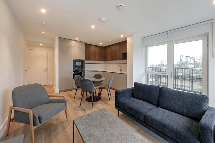 2 Bedroom Apartment To Rent In Bow View Apartments, E3