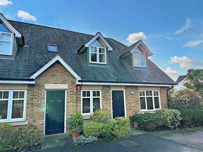 1 Bedroom Flat To Rent In Thames Walk, Manor Road, Walton On Thames, KT12