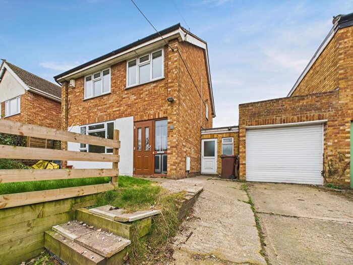 3 Bedroom Detached House To Rent In Station Road, Chinnor, Oxfordshire, OX39