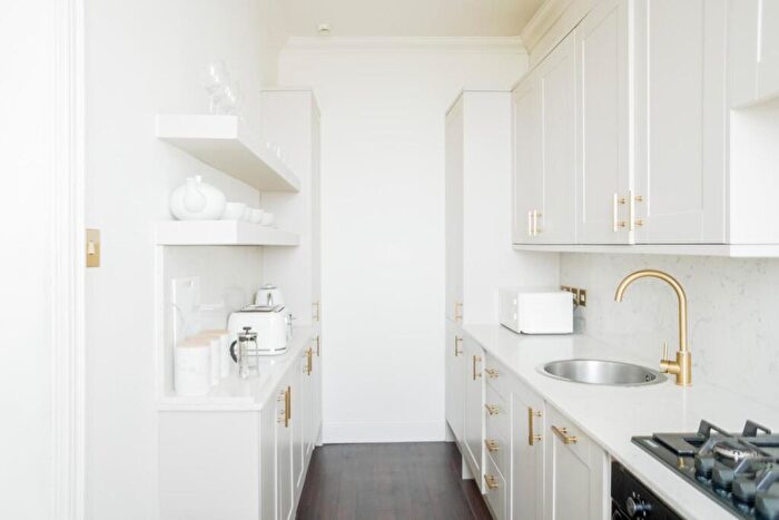 1 Bedroom Apartment To Rent In Kingsway, Hove, BN3