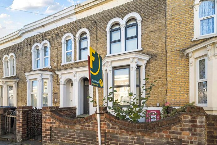 4 Bedroom End Of Terrace House To Rent In Dunlace Road, , Hackney, London, E5