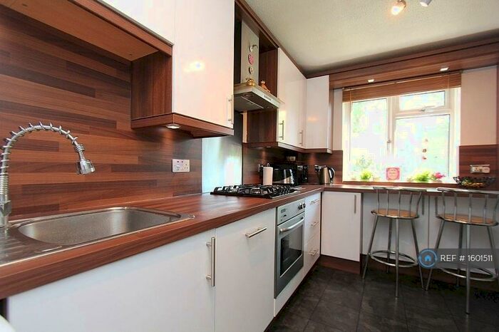 3 Bedroom Flat To Rent In Park Hill Road, Croydon, CR0