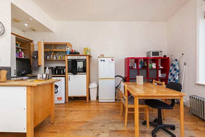 1 Bedroom Flat To Rent In Heathfield Park, London, NW2