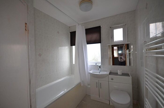 4 Bedroom Semi-Detached House To Rent In Boycroft Avenue, London, NW9
