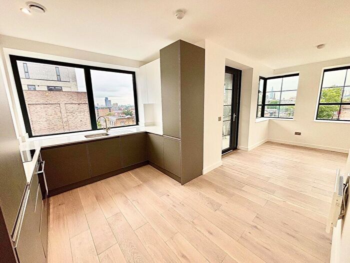 2 Bedroom Flat To Rent In Caroline Street, Limehouse, E1