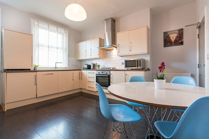 5 Bedroom Terraced House To Rent In Brudenell View, Leeds, LS6