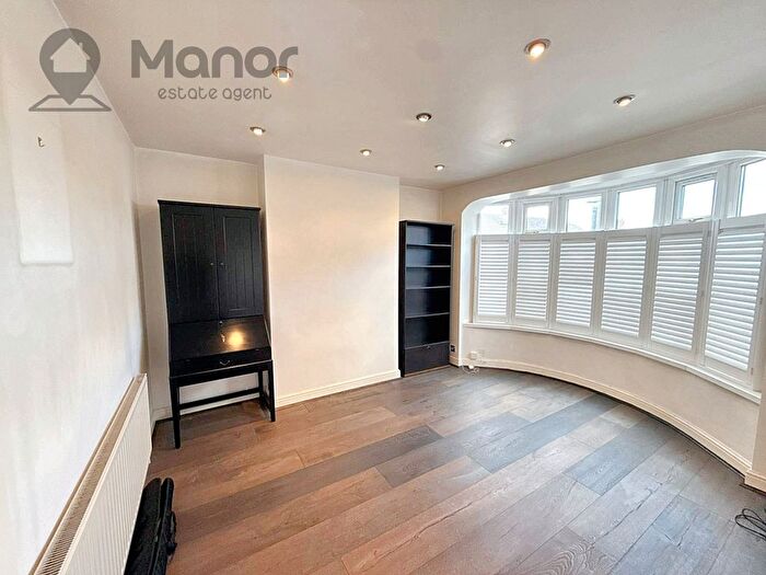 5 Bedroom Terraced House To Rent In Stradbroke Grove, Ilford, IG5