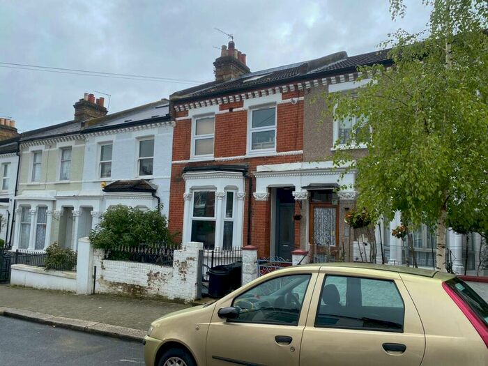 Property For Sale In Basement Flat, Alderbrook Road, Clapham South