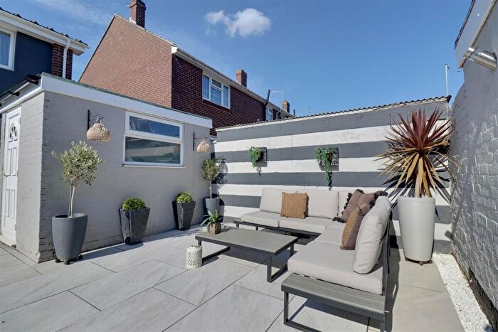 4 Bedroom House For Sale In Waterlock Gardens, Southsea, PO4