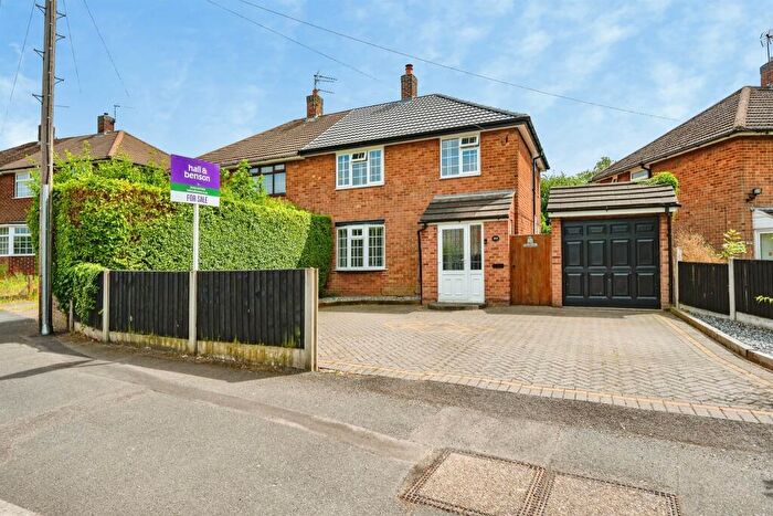 3 Bedroom Semi Detached House For Sale In Scarborough Rise, Derby, DE21