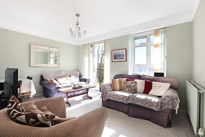 2 Bedroom Property For Sale In Campbell Court, Lordship Lane, Southwark, SE22