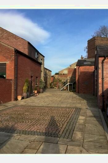 3 Bedroom Flat To Rent In Clegg Hall Road, Littleborough, OL15