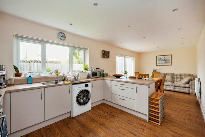 4 Bedroom Semi-Detached House For Sale In Roman Road, Banwen, Neath, SA10