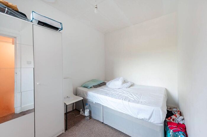 5 Bedroom House For Sale In Penshurst Road, Thornton Heath, CR7