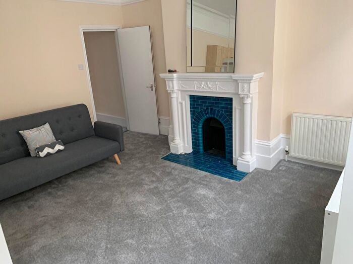 1 Bedroom Apartment To Rent In High Street, Gravesend, Kent, DA11