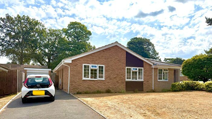 2 Bedroom Detached Bungalow For Sale In Plantation Way, Whitehill, Hampshire, GU35