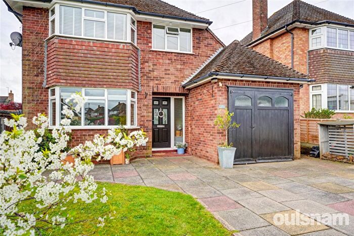 3 Bedroom Detached House For Sale In Witton Avenue, Droitwich, Worcestershire, WR9