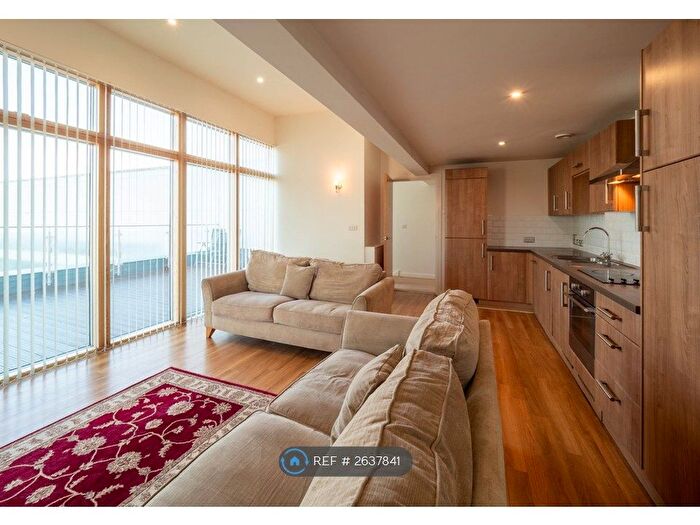 3 Bedroom Flat To Rent In Chantry Close, Yiewsley, West Drayton, UB7