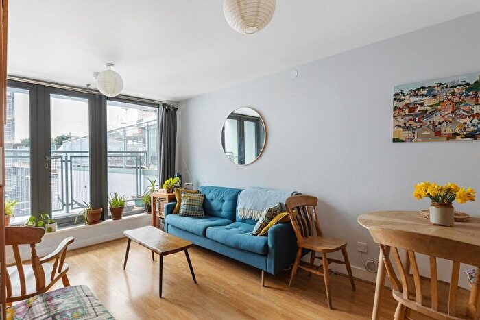 1 Bedroom Flat To Rent In Hardwicks Square, Wandsworth Park, SW18