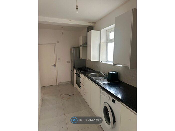 4 Bedroom Semi-Detached House To Rent In Dene Avenue, Hounslow, TW3