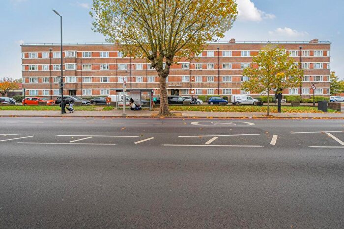 2 Bedroom Flat For Sale In Jubilee Court, CR7