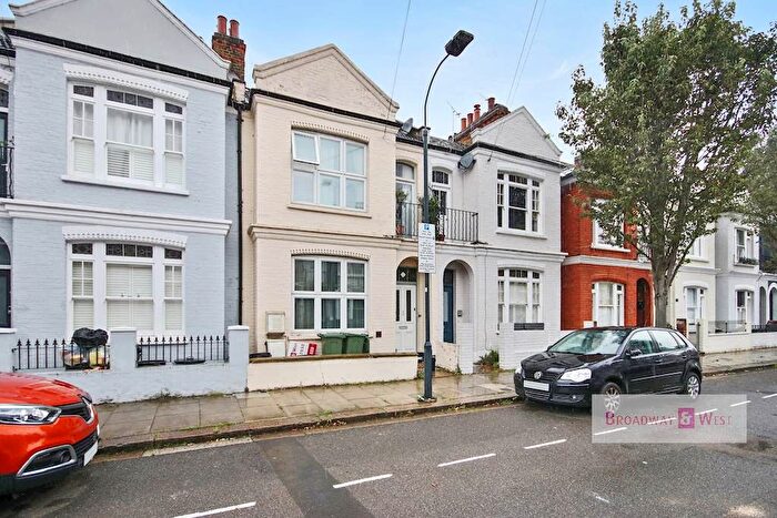 2 Bedroom Flat For Sale In Ground Floor Flat, Fabian Road, London, SW6