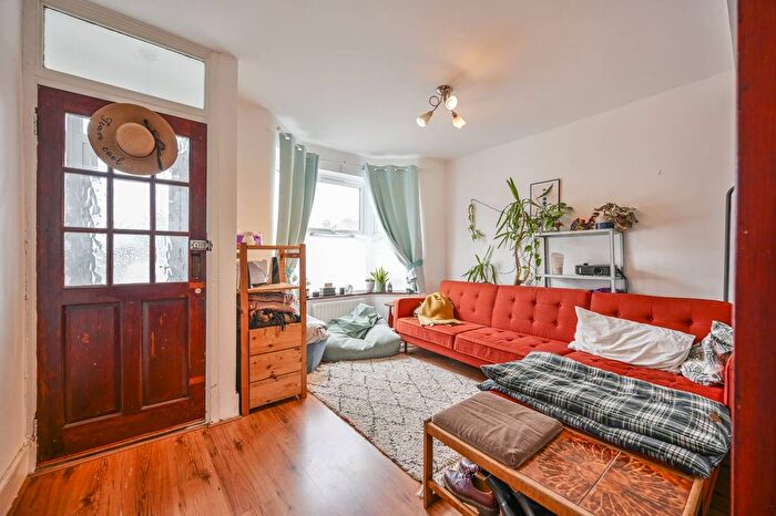 2 Bedroom Terraced House To Rent In Hamilton Road, Walthamstow, London, E17