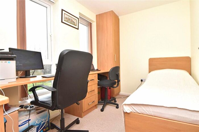 5 Bedroom Link Detached House For Sale In Waterstone Way, Greenhithe, Kent, DA9