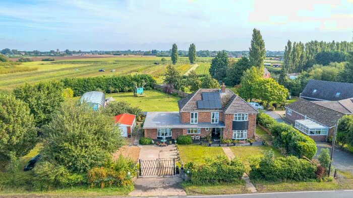 5 Bedroom Detached House For Sale In Outwell Road, Elm, Wisbech, Cambridgeshire, PE14