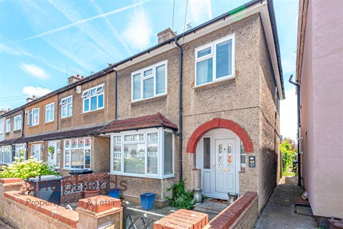 3 Bedroom End Of Terrace House For Sale In Murchison Road, Hoddesdon, EN11