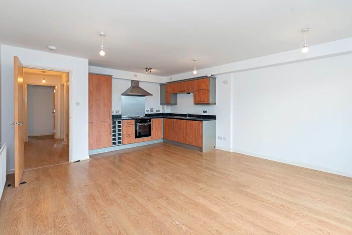 2 Bedroom Flat To Rent In Hawkhill Close, Edinburgh, EH7
